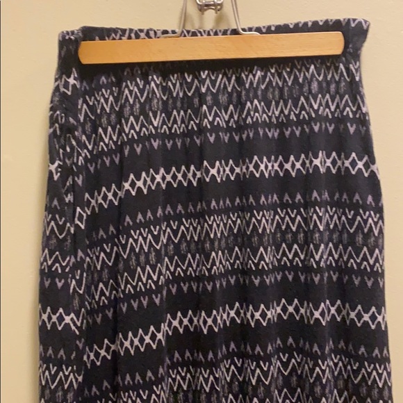 MAXI BLACK SKIRT LIGHT AND SOFT - Picture 2 of 4